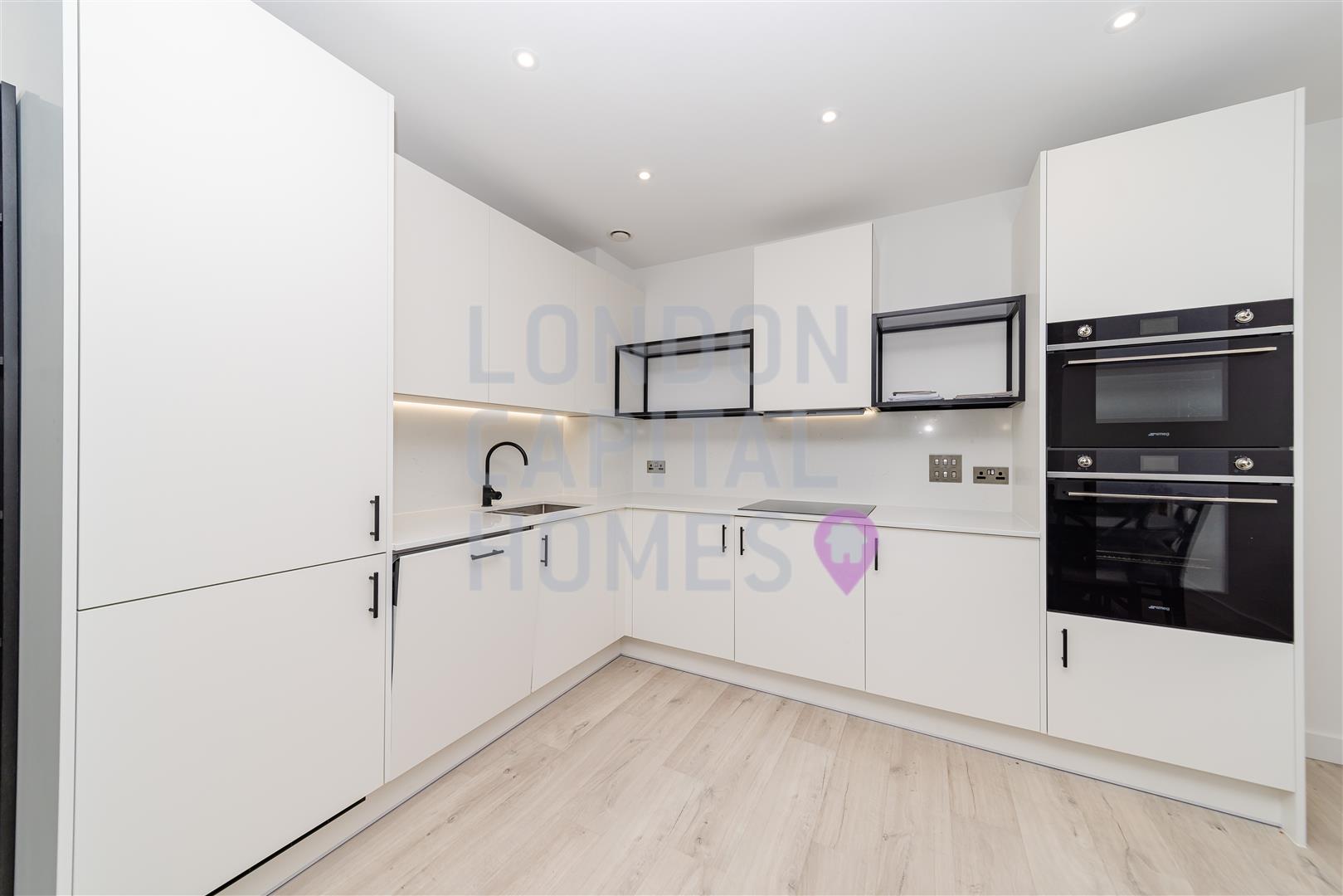 2 bed property in Coster Avenue, London